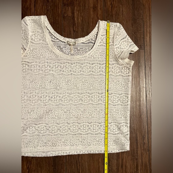 EUC kirra lace short sleeve ivory top. Size Large. - Picture 6 of 7
